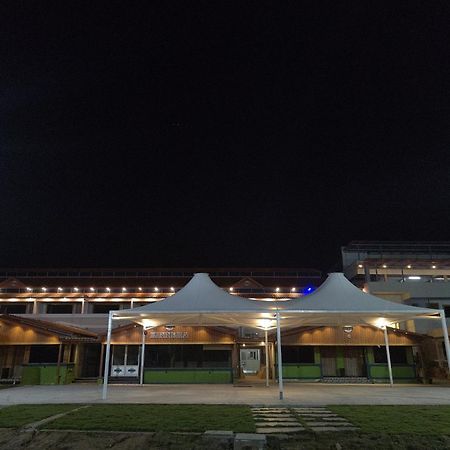 Yanam Resorts Exterior foto